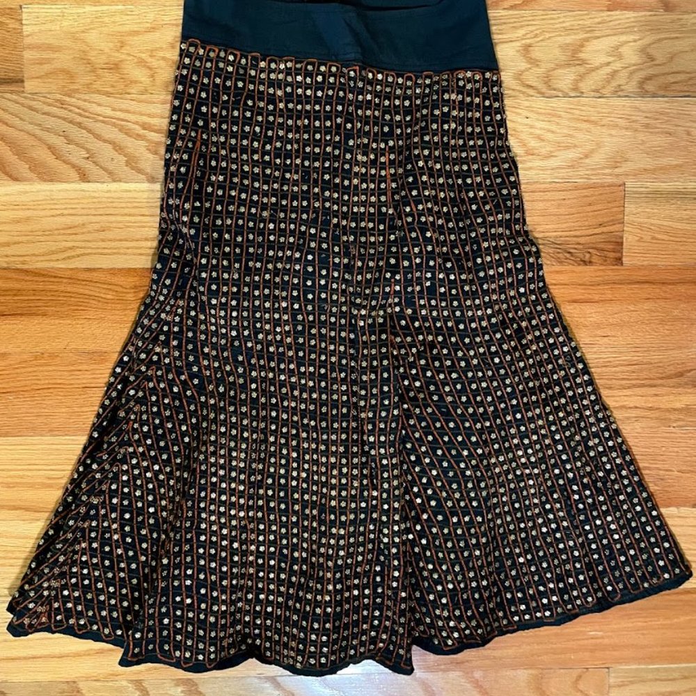 Vintage Decorative Mid Length Skirt With Flower Appliqués